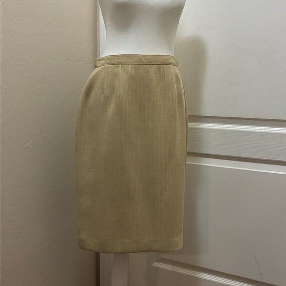 Le Suit Lined Tan Pin Strip Women's Blazer and Skirt Set - Picture 4 of 16